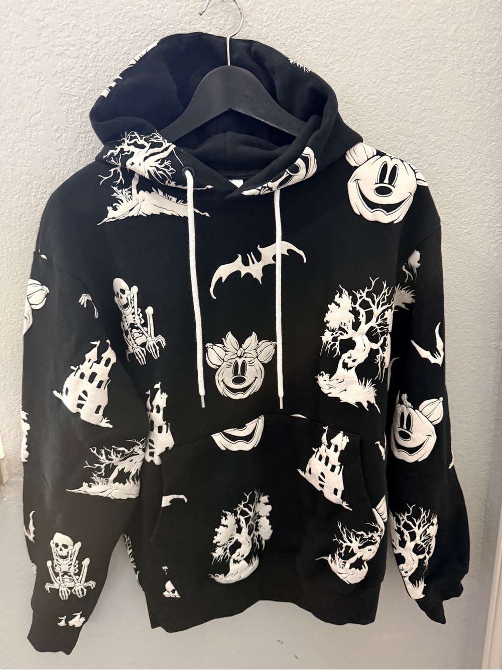Disney Parks Halloween Glow in the Dark Pullover Hoodie Size small